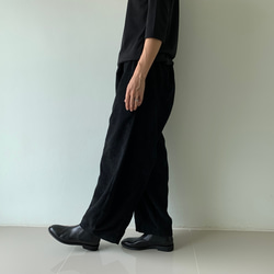しっとりコーデュロイが作る。秋冬だけのロングパンツ。ゆったりなのにスッキリ見せ。黒 8枚目の画像