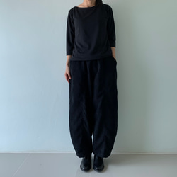 しっとりコーデュロイが作る。秋冬だけのロングパンツ。ゆったりなのにスッキリ見せ。黒 9枚目の画像