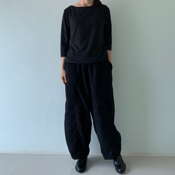 しっとりコーデュロイが作る。秋冬だけのロングパンツ。ゆったりなのにスッキリ見せ。黒 10枚目の画像