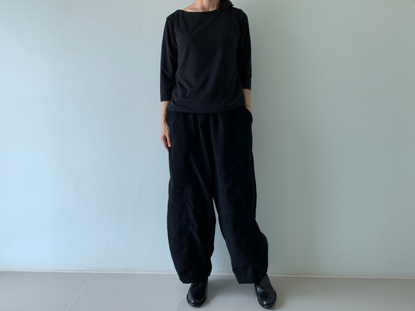 しっとりコーデュロイが作る。秋冬だけのロングパンツ。ゆったりなのにスッキリ見せ。黒 10枚目の画像