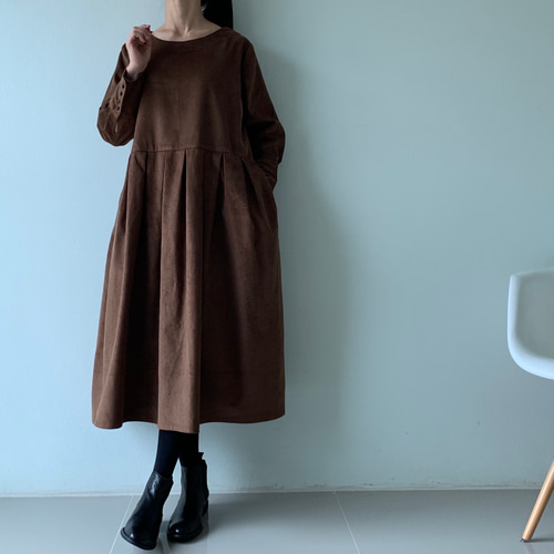 ふくぶく YUWAコーデュロイ生地ワンピース 大人の可愛さを上品に格上げ。クラシカルな英国風コーデュロイ