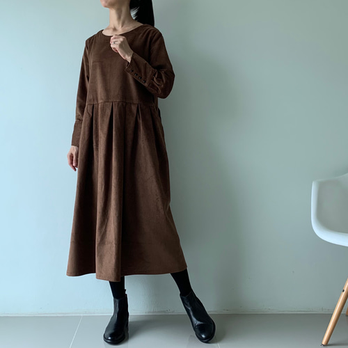 大人の可愛さを上品に格上げ。クラシカルな英国風コーデュロイ