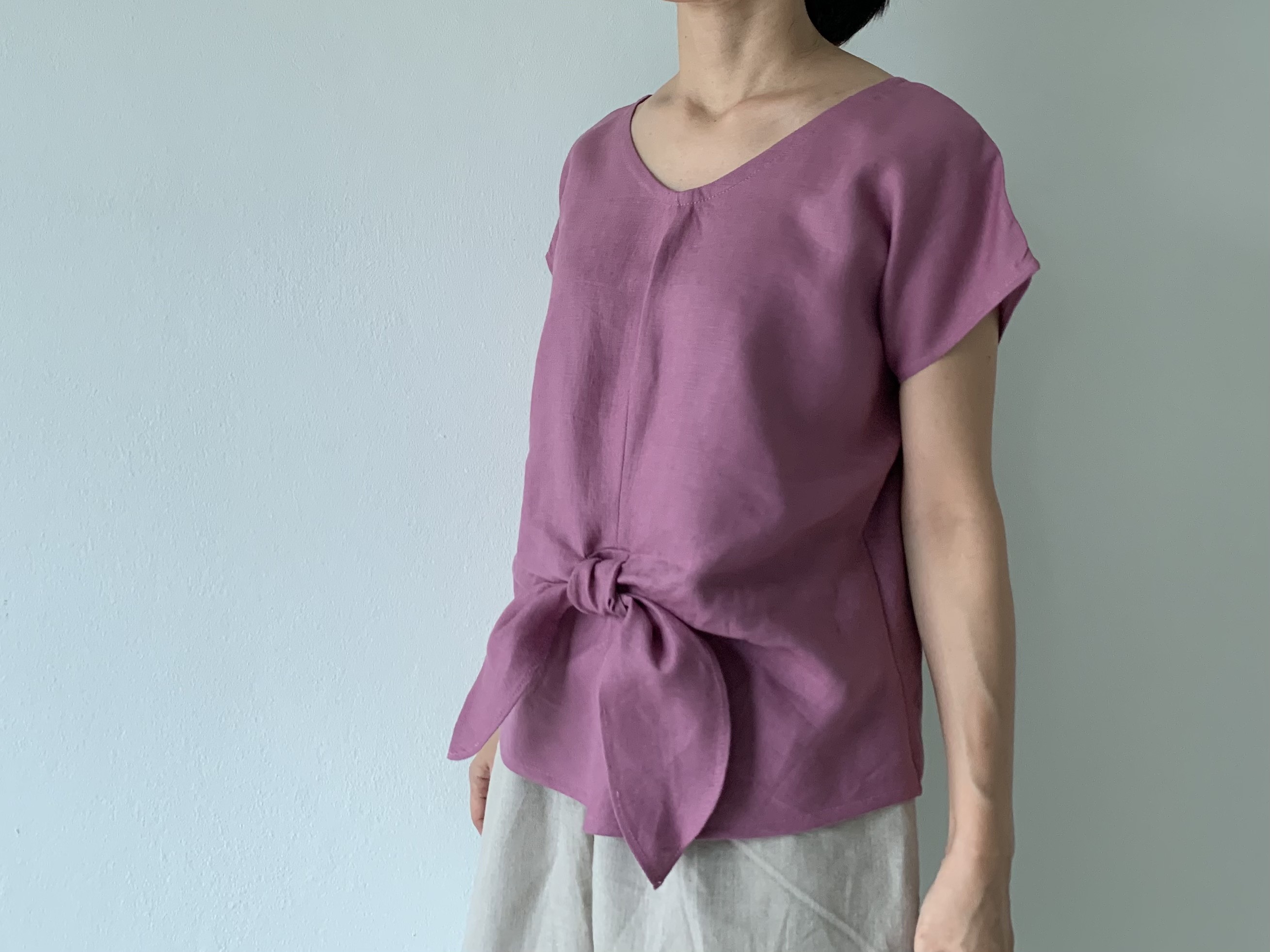 リボンとリネンが叶える涼しげ大人のブラウス   麻  リボン パープル  紫