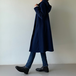 大人顔の″上品″ロングパーカー。縦長効果も期待。万能ポンチ素材パーカーロングコート。紺色。PPLC/01 NV F 5枚目の画像