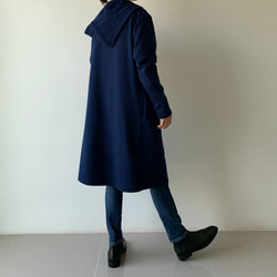大人顔の″上品″ロングパーカー。縦長効果も期待。万能ポンチ素材パーカーロングコート。紺色。PPLC/01 NV F 6枚目の画像