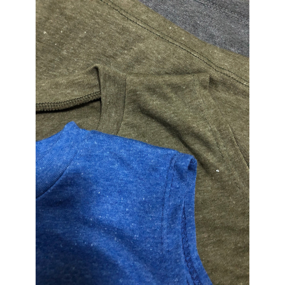 送料無料ノースリーブ ストレッチ ボードネック ティーシャツ コットン カーキグリーンとブルー 2枚目の画像