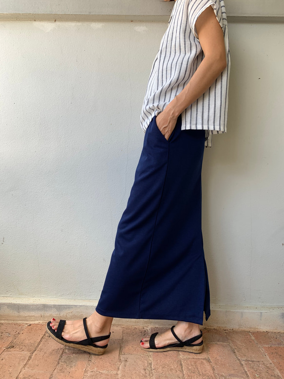 マキシ丈ロングタイトスカート  スウェット シンプル ポンチ 紺色 ストレッチ 4枚目の画像