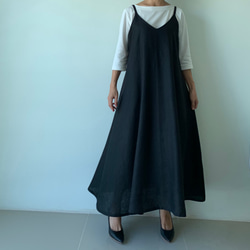 着回し力抜群。飾りすぎない日常のリネンキャミソールワンピース 黒色 6枚目の画像