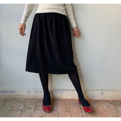 膝丈 フレアギャザースカート  シンプル   黒 4枚目の画像