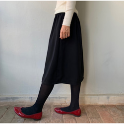 膝丈 フレアギャザースカート  シンプル   黒 5枚目の画像