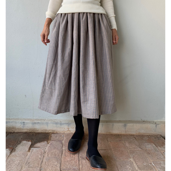 最後の1着限定  ミモレ丈 フレアギャザースカート  シンプル  ハーフリネン ストライプ 3枚目の画像