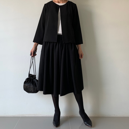 黒フレアギャザースカートとジャケット 入学式 フォーマル