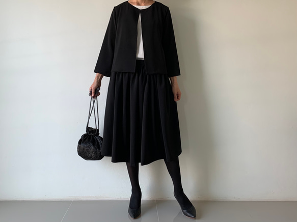 黒フレアギャザースカートとジャケット 入学式    フォーマル セットアップ スーツ 2枚目の画像