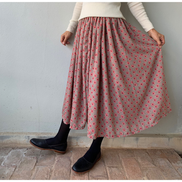 残り7着のみ販売  ミモレ丈 フレアギャザースカート  シンプル  レトロな花 シフォン 4枚目の画像