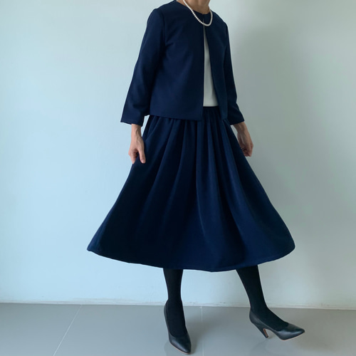 現在濃紺【愛されセットアップ】立ち姿″も″座り姿″も美しい。フレア