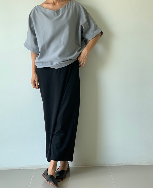【人気追加販売】ラクして品よく。巻きスカート風ペグトップパンツ ポンチ素材 ブラック色　ウエストファスナー 2枚目の画像