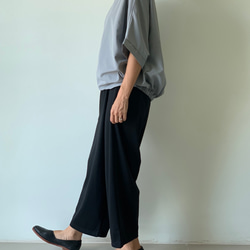 【人気追加販売】ラクして品よく。巻きスカート風ペグトップパンツ ポンチ素材 ブラック色　ウエストファスナー 3枚目の画像