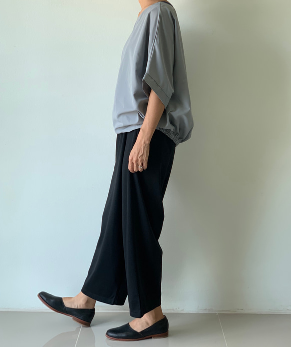 【人気追加販売】ラクして品よく。巻きスカート風ペグトップパンツ ポンチ素材 ブラック色　ウエストファスナー 3枚目の画像