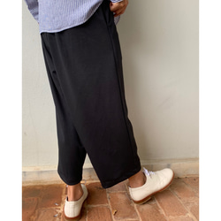 【人気追加販売】ラクして品よく。巻きスカート風ペグトップパンツ ポンチ素材 ブラック色　ウエストファスナー 9枚目の画像