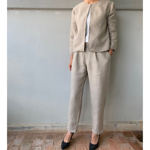 パンツスーツ 生成り テーパードパンツとジャケット 入学式 フォーマル