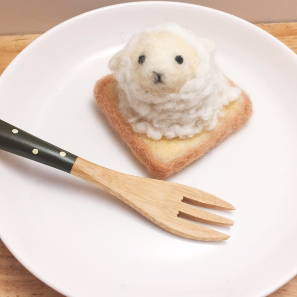 Woolfelting Ice-cream Toast_Fresh Cream Sheep 2枚目の画像