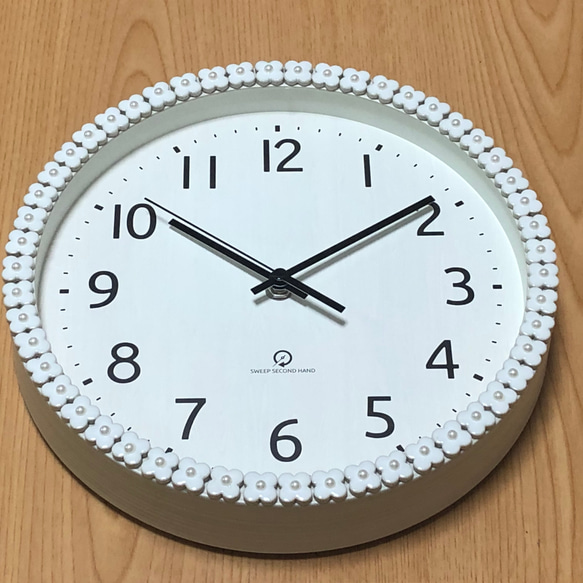【電波時計に変更可能】美濃焼のスタンド式置き時計　壁掛け兼用　ホワイトパール 3枚目の画像