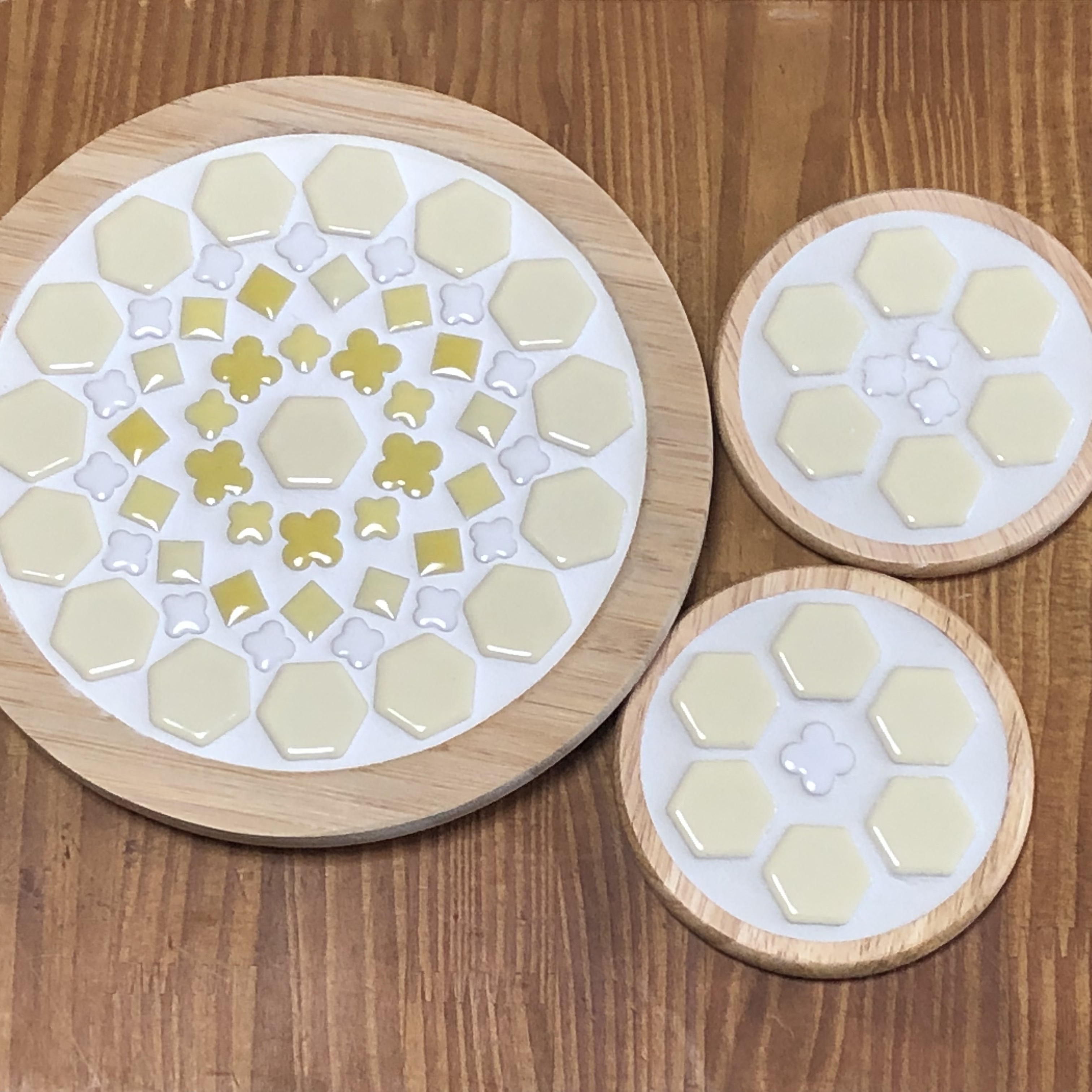 プレゼントにおすすめ☆レトロな鍋敷き＆コースターのセット　スカイブルー　木製鍋しき　美濃焼モザイクタイル