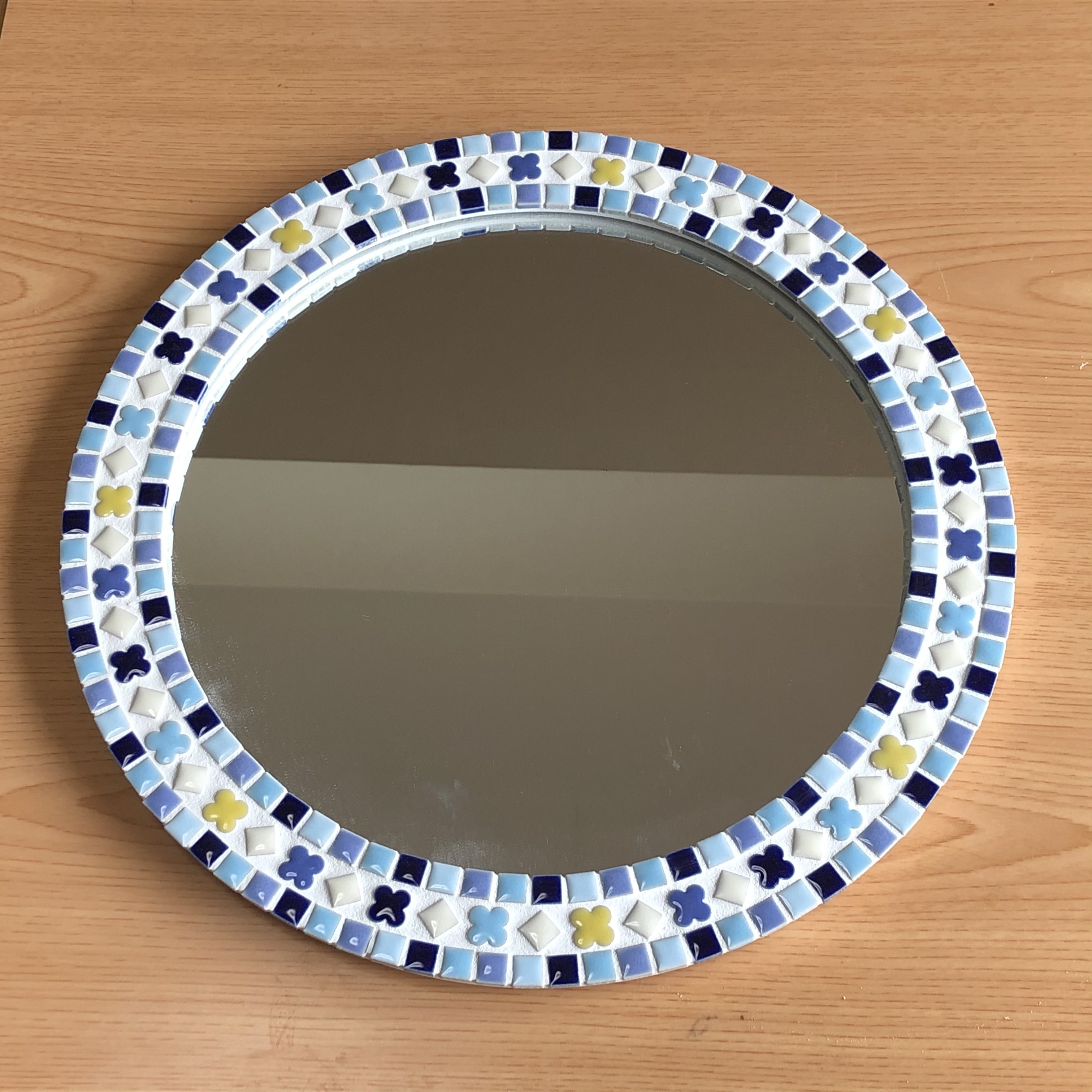 空間をおしゃれに☆美濃焼タイルの鏡 ブルー＆イエロー　壁掛けウォールミラー