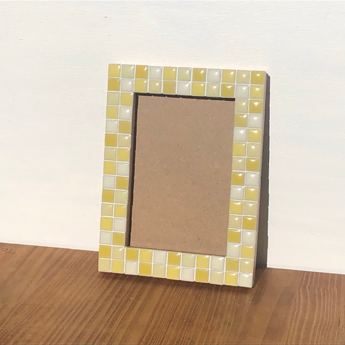 L版または2L版イエローのフォトフレーム 美濃焼モザイクタイル 木製