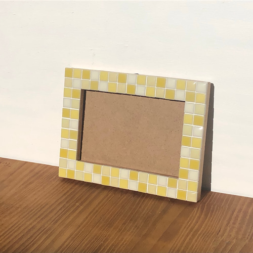 黄色のバラの木製フレーム付き L版または2L版イエローのフォトフレーム 美濃焼モザイクタイル 木製