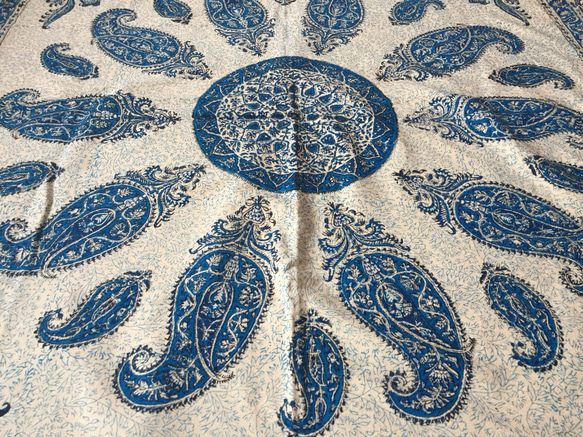 ペルシャ絨毯風の布、更紗120cm×120cmテーブルクロススファーカバー(persian carpet table 2枚目の画像