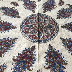 ペルシャ絨毯風の布更紗120cm×120cmテーブルクロススファーカバー 2枚目の画像