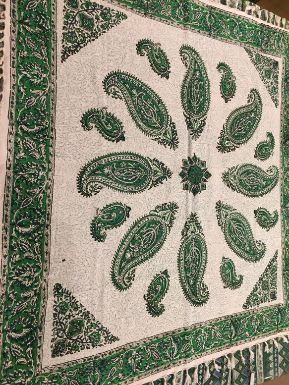 ペルシャ絨毯風の布更紗100cm×100cmテーブルクロススファーカバー 1枚目の画像