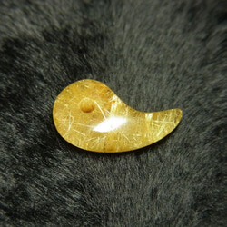 現品一点物 ゴールドルチル 勾玉 Ｍｒ３８ 濃密金針水晶 お守り 不思議な力 天然石 パワーストーン 人気 ネックレス 8枚目の画像