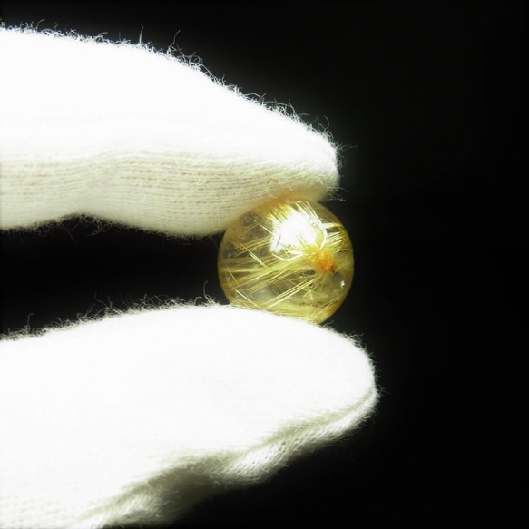 虹たっぷり 現品一点物 1粒売り ゴールドルチル レインボー クォーツ 虹入り金針水晶 １４ミリ ＳＰＲ７ ハンドメイド 9枚目の画像