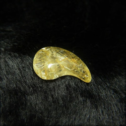 現品一点物 ゴールドルチル 勾玉 Ｍｒ４１ 金針水晶 お守り 不思議な力 天然石 パワーストーン 人気 ネックレス 6枚目の画像