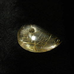 イチオシ 現品一点物 ゴールドルチル 大きい 勾玉 Ｍｒ４２ 金針水晶 お守り 不思議な力 天然石 パワーストーン 8枚目の画像