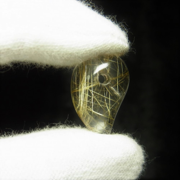 イチオシ 現品一点物 ゴールドルチル 大きい 勾玉 Ｍｒ４２ 金針水晶 お守り 不思議な力 天然石 パワーストーン 9枚目の画像
