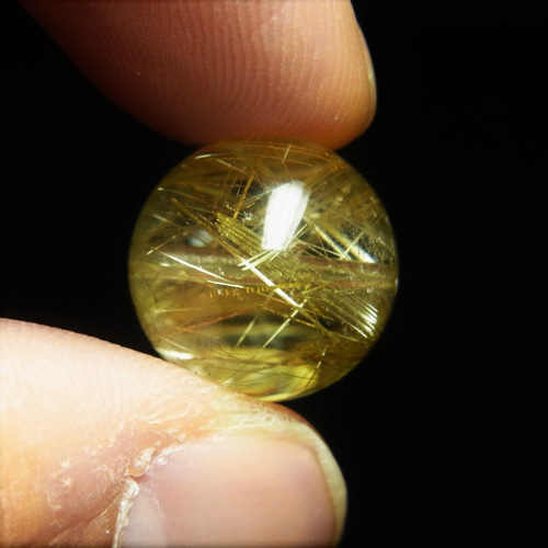 イチオシ 現品一点物 1粒売り ゴールドルチル クォーツ 虹入り