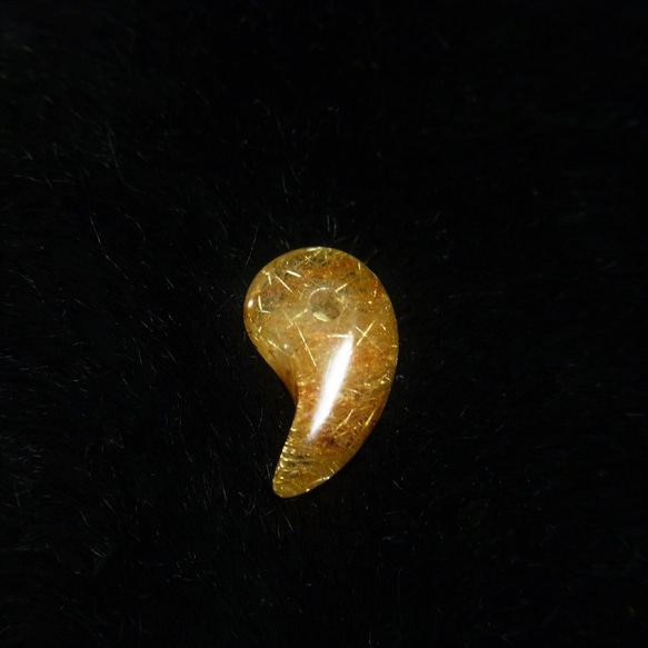 現品一点物 濃密 ゴールドルチル 勾玉 Ｍｒ４３ 金針水晶 お守り 不思議な力 天然石 ストーン 人気 ネックレス 5枚目の画像
