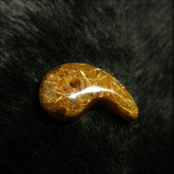 おすすめ 現品一点物 濃密 ゴールドルチル 勾玉 Ｍｒ４４ 金針水晶 お守り 不思議な力 天然石 パワーストーン 8枚目の画像