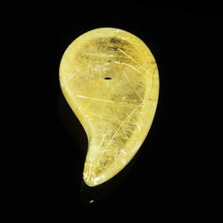 【特大】現品一点物 ゴールドルチル 大きい 勾玉 Ｍｒ６１ 金針水晶 お守り 不思議な力 天然石 ストーン 人気 4枚目の画像