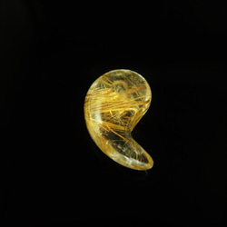 【ルチルの輝きがすごい】 現品一点物 ゴールドタイチンルチル 勾玉 Ｍｒ６３ 金針水晶 お守り 不思議な力 天然石パワー 2枚目の画像