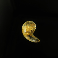 【ルチルの輝きがすごい】 現品一点物 ゴールドタイチンルチル 勾玉 Ｍｒ６３ 金針水晶 お守り 不思議な力 天然石パワー 10枚目の画像