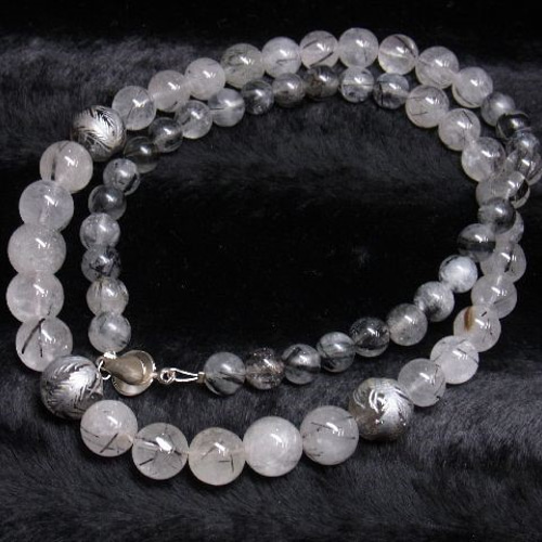 粒の大きなルチルたんに朱雀の水晶つけました 粒の大きなルチルたんに