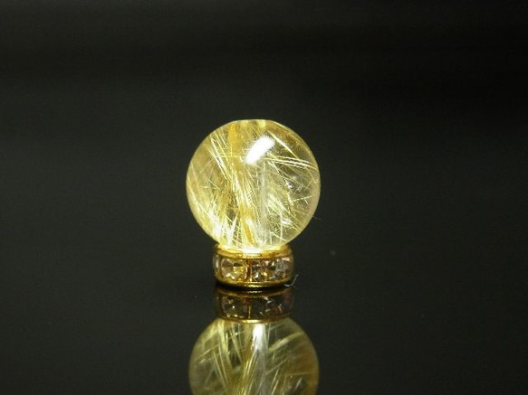 【写真現品一点物】　オススメ　ゴールドルチルクォーツ（金針水晶）　１０ミリ　ＫＹＧ７ 2枚目の画像