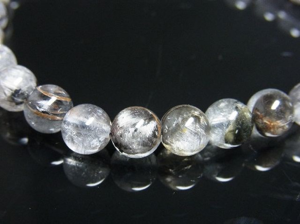 イチオシ 現品一点物 プラチナルチル ブレスレット 白金水晶 数珠 ７ミリ １５ｇ Ｐｒ５５ シラー 虹入水晶 3枚目の画像