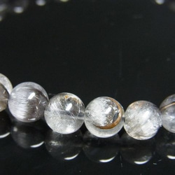 イチオシ 現品一点物 プラチナルチル ブレスレット 白金水晶 数珠 ７ミリ １５ｇ Ｐｒ５５ シラー 虹入水晶 9枚目の画像