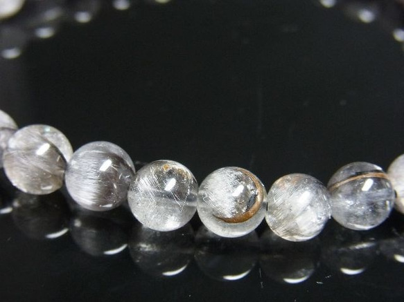 イチオシ 現品一点物 プラチナルチル ブレスレット 白金水晶 数珠 ７ミリ １５ｇ Ｐｒ５５ シラー 虹入水晶 9枚目の画像