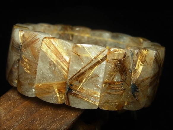 イチオシ 現品一点物 太陽放射タイガータイチンルチル バングル 虎目金針水晶 ２７－２８ミリ 数珠 Ｔｉｒｂ３ １２５ｇ 6枚目の画像